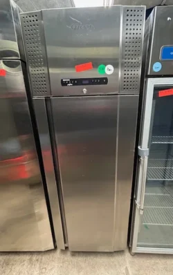 køleskab fra Gram, brugt - 14 dages garanti. Du kan tilkøbe 12 mdr. for 799 kr.
