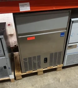 isterningemaskine fra icematic model Cs70, demomodel - 14 dages garanti. Du kan tilkøbe 12 mdr. for 799 kr.