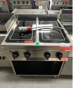 Bertos elektrisk kogebord med 4 zoner - 900 serie, brugt - 14 dages garanti. Du kan tilkøbe 12 mdr. for 799 kr.