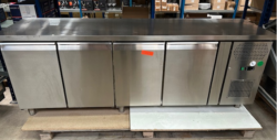 kølebord med 4 døre, brugt - 14 dages garanti. Du kan tilkøbe 12 mdr. for 799 kr.