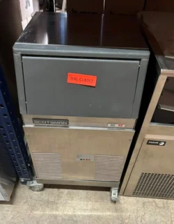 isterningemaskine fra Scotsman model ac45, brugt - 14 dages garanti. Du kan tilkøbe 12 mdr. for 799 kr.