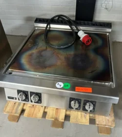 elektrisk kogebord med 4 zoner fra Fagor , brugt - 14 dages garanti. Du kan tilkøbe 12 mdr. for 799 kr.