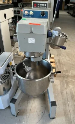 elektrolux røremaskine, sælges uden gitter - spade og piskeris medfølger ikke, brugt - 14 dages garanti. Du kan tilkøbe 12 mdr. for 799 kr.