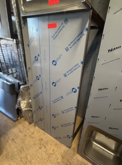 stålbord med pladeunderhylde 1600x700x900, demo- 14 dages garanti. Du kan tilkøbe 12 mdr. for 799 kr.