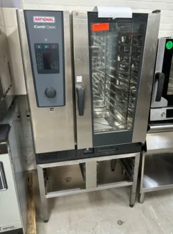 Rational icombi classic 10 stiks ovn, står som ny!- 14 dages garanti. Du kan tilkøbe 12 mdr. for 799 kr.