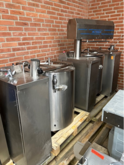 kipgrydesæt fra Jøni hhv 80 og 100L inkl røreværk , brugt - 14 dages garanti. Du kan tilkøbe 12 mdr. for 799 kr.