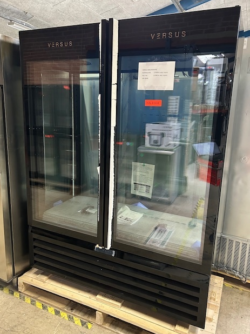 Versus kølemontre demomodel OBS nypris 57998- 14 dages garanti. Du kan tilkøbe 12 mdr. for 799 kr.