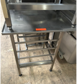 tørrebord med indstik til opvaskebakker,måler 660x750x850, brugt - 14 dages garanti. Du kan tilkøbe 12 mdr. for 799 kr.