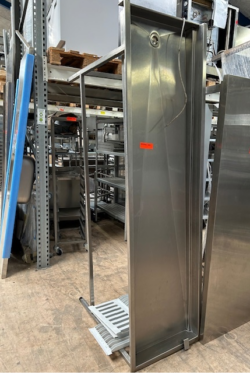 stålbord med tørrebane 2100x600x850, brugt - 14 dages garanti. Du kan tilkøbe 12 mdr. for 799 kr.