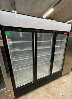 3 lågers flaskekøleskab fra Scancool, demomodel - 14 dages garanti. Du kan tilkøbe 12 mdr. for 799 kr.