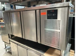 kølebord fra Fagor med 3 låger, brugt - 14 dages garanti. Du kan tilkøbe 12 mdr. for 799 kr.