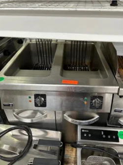Fagor elektrisk friture, brugt -14 dages garanti. Du kan tilkøbe 12 mdr. for 799 kr.