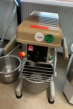 bjørn røremaskine 10 liter, brugt - 14 dages garanti. Du kan tilkøbe 12 mdr. for 799 kr.