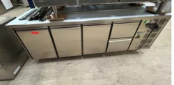 kølebord fra Tecnodom med 3 låger og 2 skuffer, Brugt - 14 dages garanti. Du kan tilkøbe 12 mdr. for 799 kr.