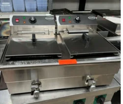 dobbelt friture fra Combisteel, Brugt, Combisteel B.V. 74551007 - 14 dages garanti. Du kan tilkøbe 12 mdr. for 799 kr.