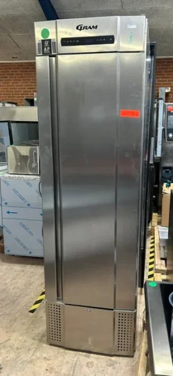 køleskab fra Gram 400 liter, Brugt - 14 dages garanti. Du kan tilkøbe 12 mdr. for 799 kr.