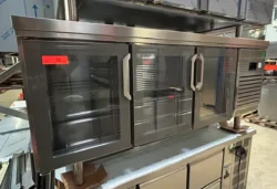 kølebord med glaslåger fra GGM, Brugt - 14 dages garanti. Du kan tilkøbe 12 mdr. for 799 kr.