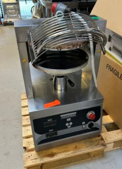 pizzapresser fra prismafood, Brugt, PRISMAFOOD S.R.L. Pressa 33 - 14 dages garanti. Du kan tilkøbe 12 mdr. for 799 kr.