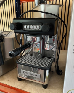 espressomaskine fra Stalgast, brugt - 14 dages garanti. Du kan tilkøbe 12 mdr. for 799 kr.
