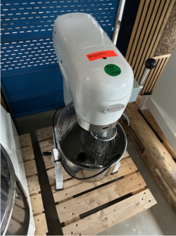 hendi røremaskine 20 liter, brugt -14 dages garanti. Du kan tilkøbe 12 mdr. for 799 kr.